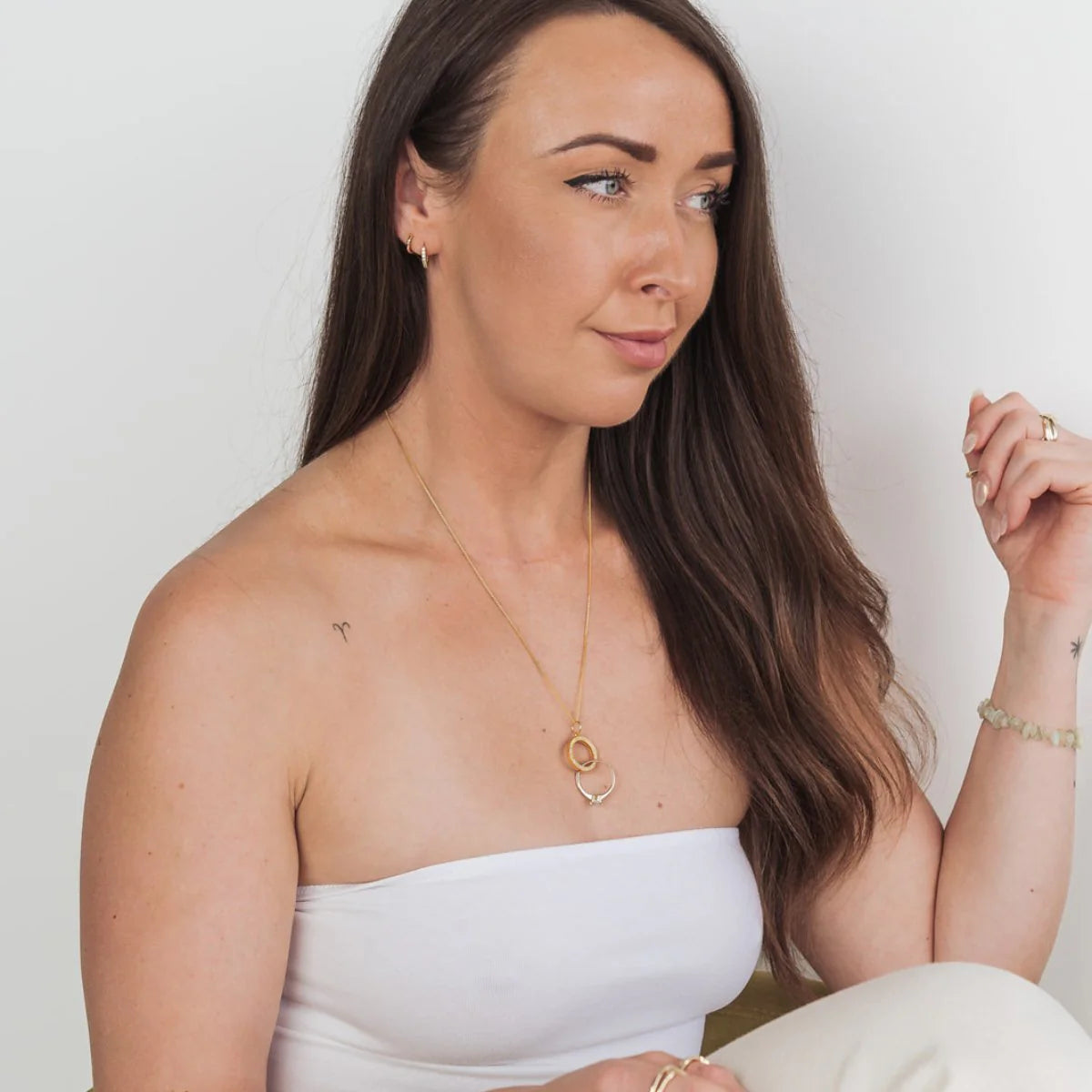 RING HOLDER NECKLACE Circular Embrace